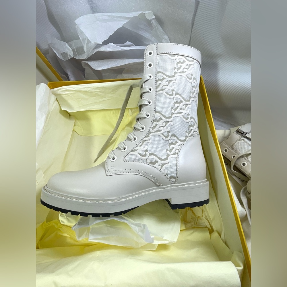 Fendi Karligraphy Cream Combat Boots. NWB.Minor Flaws. - Picture 8 of 17